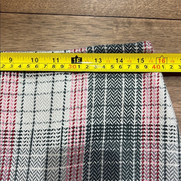 Talbots Wool Blend Skirt 10P. Fully Lined. Gray, pink, red. Like new. - Picture 3 of 8
